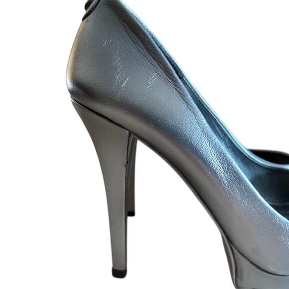 Stuart Weitzman Leather Silver Metallic Peep-Toe Heels – Size 7 Made is Spain - Picture 10 of 15